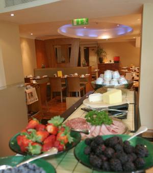The Colonnade Hotel