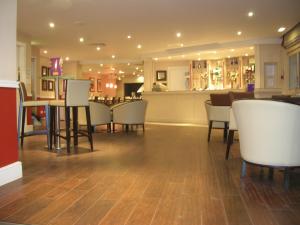 County Hotel Woodford