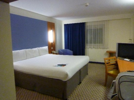 Days Hotel London North