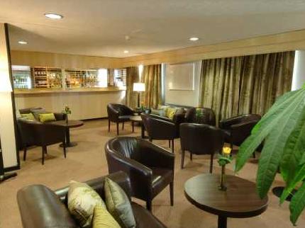 Days Hotel London North