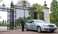 From London to Luton Airport - Mercedes S up to 3 Seats